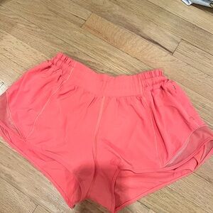 Lululemon Athletica coral hotty hot shorts 2.5 inch